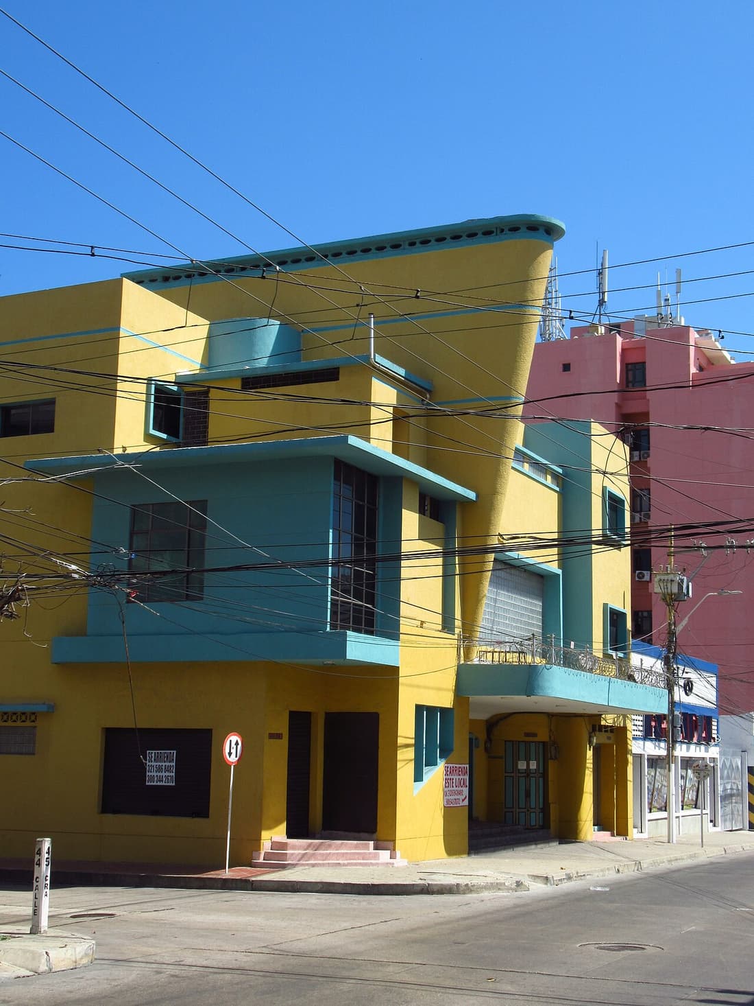 La Barra Bar compare hub
