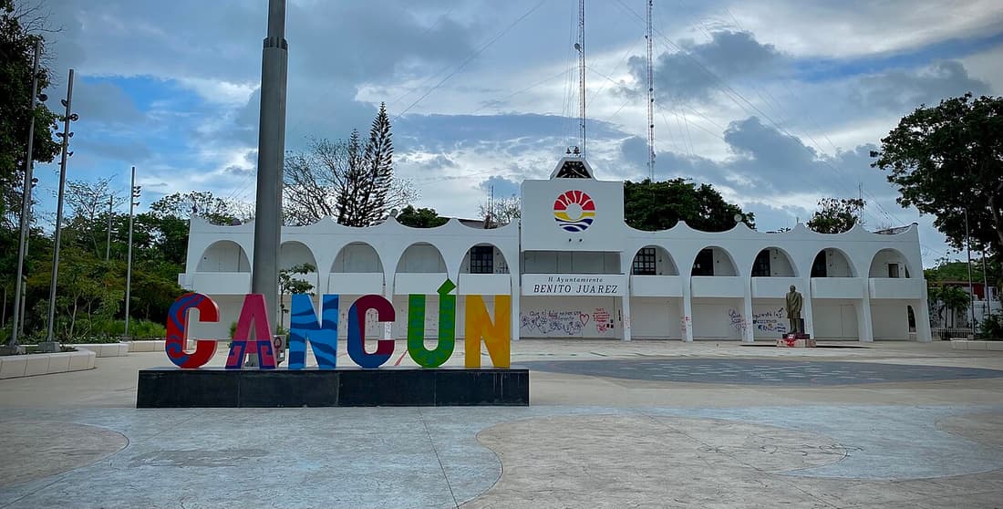 Cancún Hotel Zone Sports Bar Strip compare hub