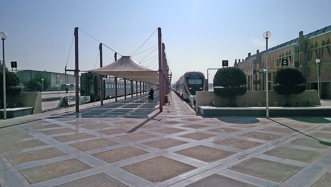Globe Lounge at Al Faisaliah compare hub
