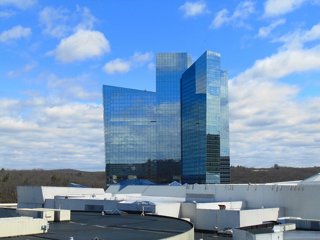 Mohegan Sun Pool & Bar compare hub