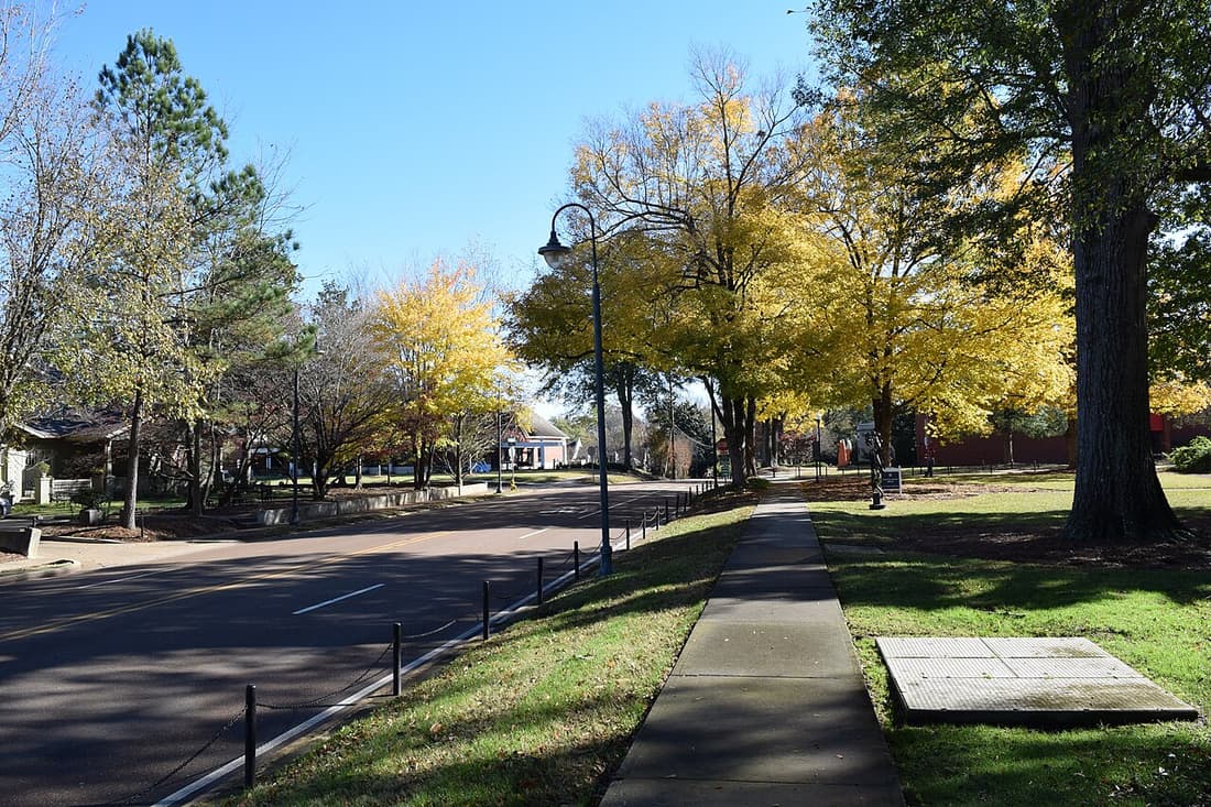Rowan Oak (Faulkner Home) compare hub