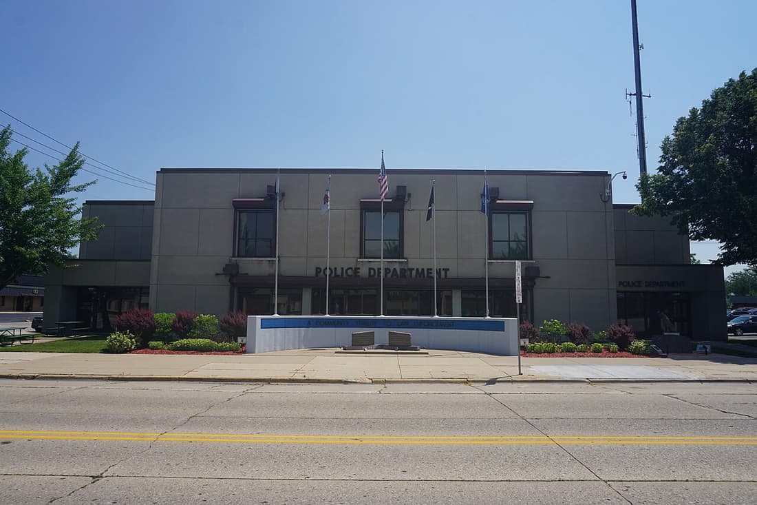 Resch Center & Green Bay Gamblers Hockey compare hub