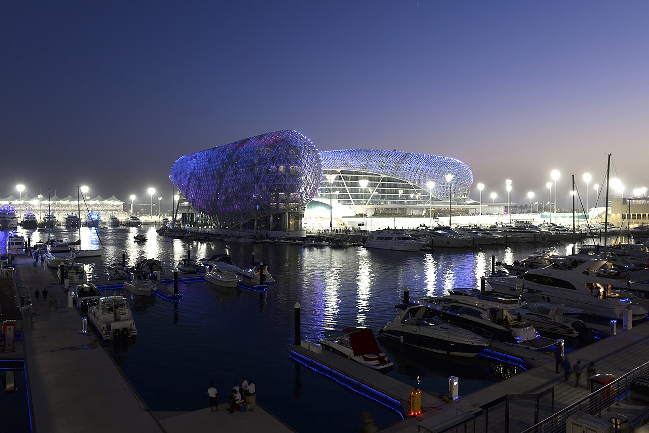 W Abu Dhabi - Yas Island — Fan Stay