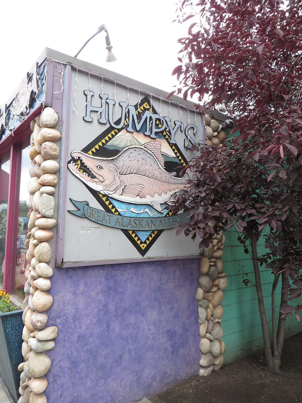 Humpy's Great Alaskan Alehouse compare hub