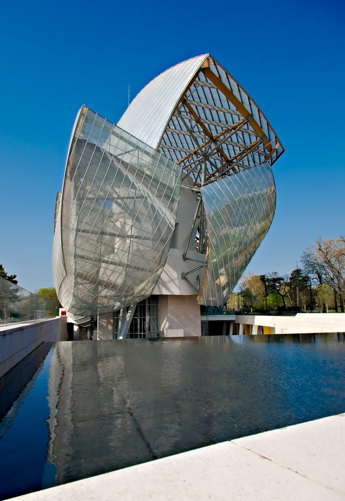 Fondation Louis Vuitton — Fan Eats