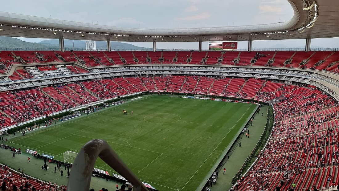 Estadio Akron compare hub