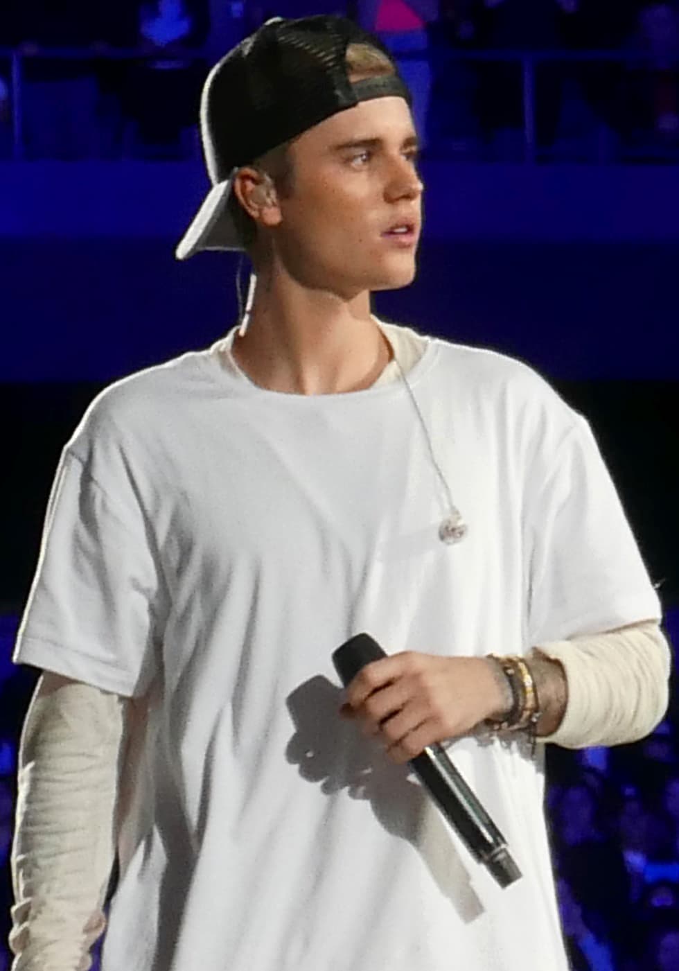 Justin Bieber compare hub