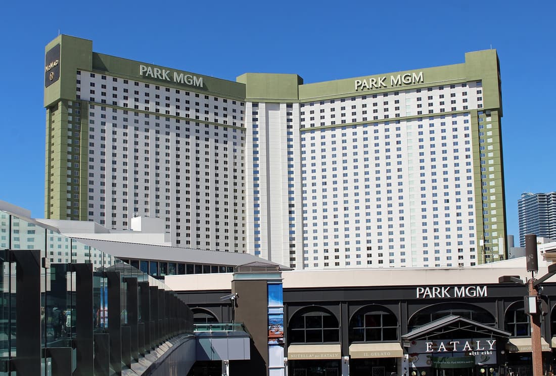 Backstreet Boys: Into the Millennium (Las Vegas) compare hub