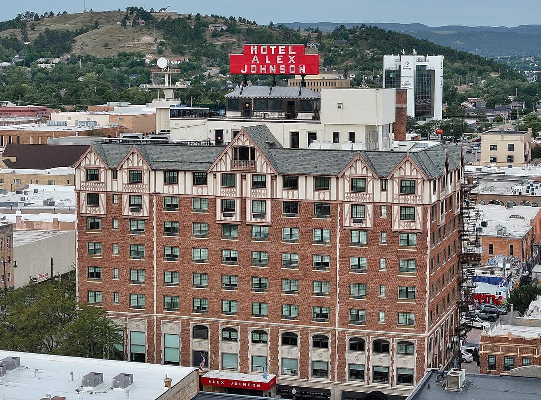 Hotel Alex Johnson Rapid City compare hub