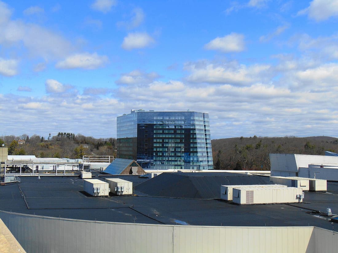 Earth Tower at Mohegan Sun compare hub